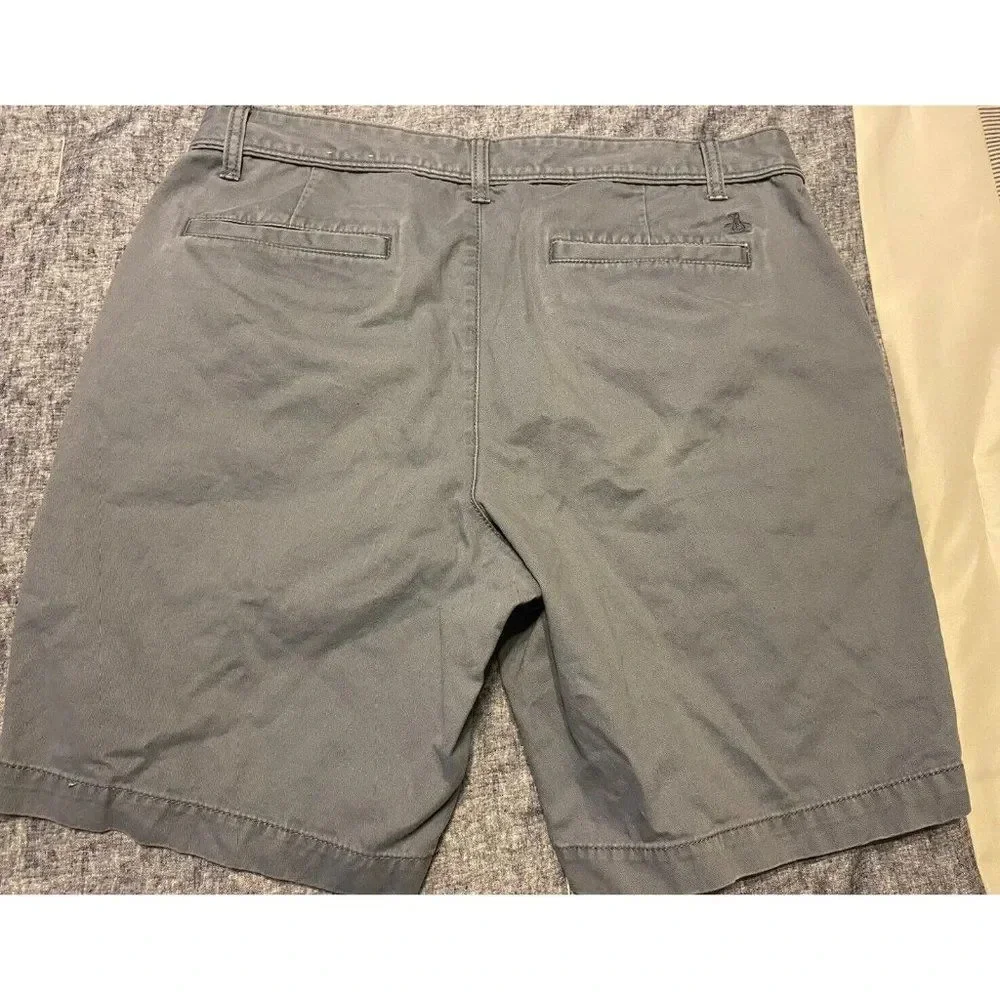 PENGUIN BY MUNSINGWEAR CHINCO SHORTS - MENS - SIZE 34- GRAY - GOOD CONDITION